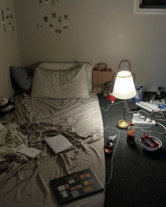 MrRoyAlpha's tweet photo. mfs will make $100k per month and still live like this https://t.co/fnDeXWfxxb