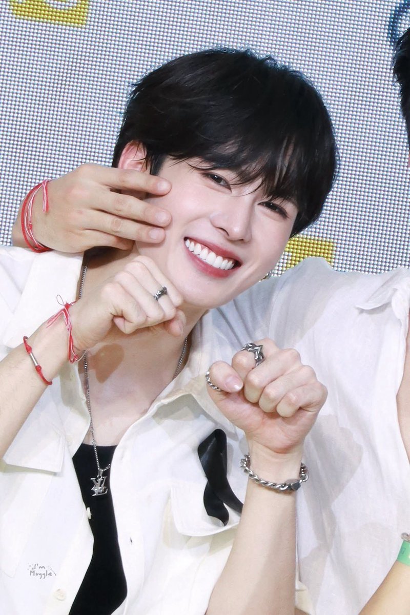 Phyo :ppe😘pp🐯🐶🖤🤍 tweet media