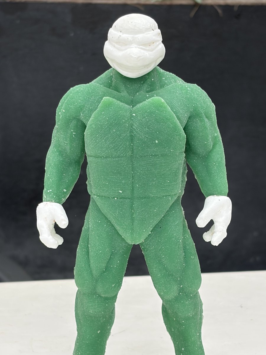 nGqmiCGYgGconr2's tweet photo. タートルズシームレスフィギュアの試作品
人体の筋肉に沿った動きをしてくれるのでかなり自然にポーズが決まる
金属骨格が入ってるのでかなり頑丈です。 https://t.co/mOJS9TtPJQ