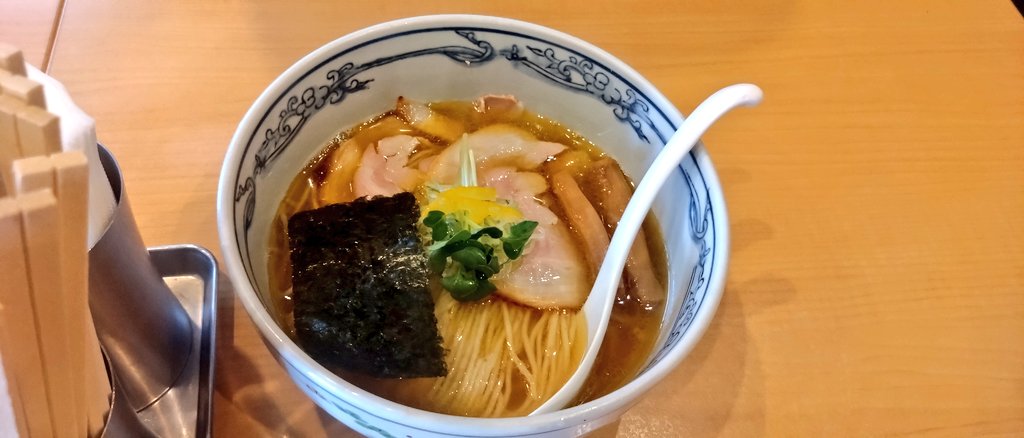 nishimaru_JC's tweet photo. 群馬県伊勢崎市
塩ラーメン
塩つけ麺
醤油つけ麺

麺が全粒粉で細麺で単体で美味
スープは魚介の味がしっかりしてて
嫁さんは煮干し系が好きなので好評
柚の皮が爽やかさをだしてる
醤油の方がキリッとしてて
酸味もある感じで
私は醤油が好みでした https://t.co/PbpawfIiDa