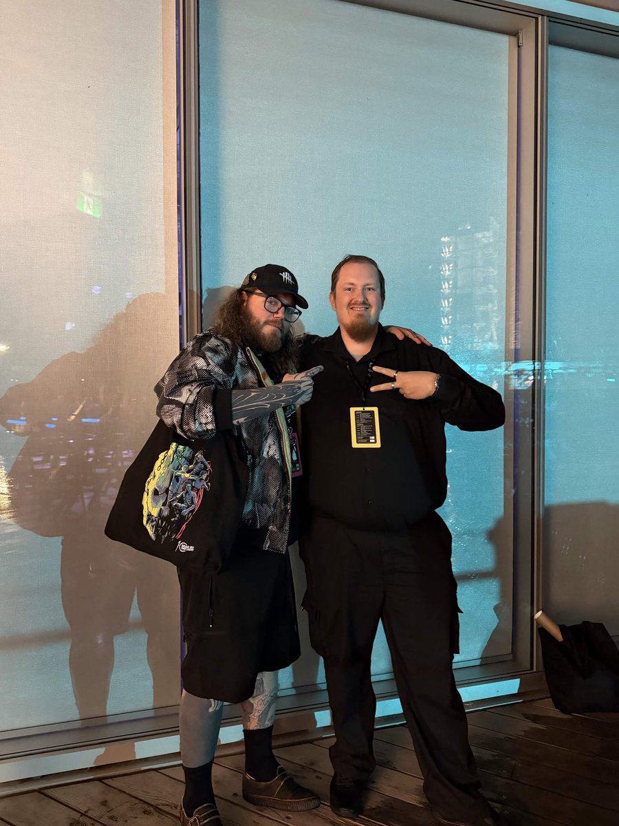 DokMartini's tweet photo. Also, I met this guy at the DbD event. He kept trying to tell me about hugtech removal and s-flicks. 
@lilithomen Absolute pleasure meeting you man, absolute legend! https://t.co/Fp8ERpfWlD