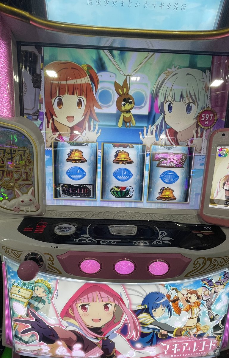 Posiattitude's tweet photo. 本日20スロ、4パチともに調子悪かったので5スロで気になってた台打ちました https://t.co/nYGeLZtnag