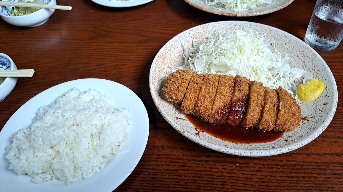 doasinfinity26's tweet photo. 昨日食べたヒレカツ定食😋
ご飯とキャベツは1回だけおかわり出来たのでもちろんおかわり😋
美味しかったぁ😋 https://t.co/Rs5OSI7D9n