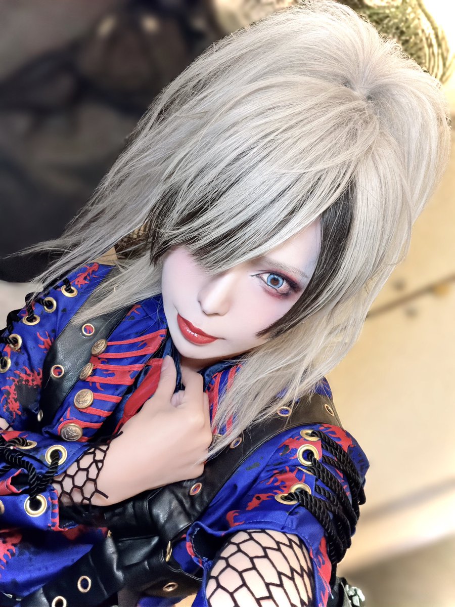 mukade_sakuya's tweet photo. REXありがとう？

頭でかいヴィジュアル系はかっこいい https://t.co/MsRj5ERpDh