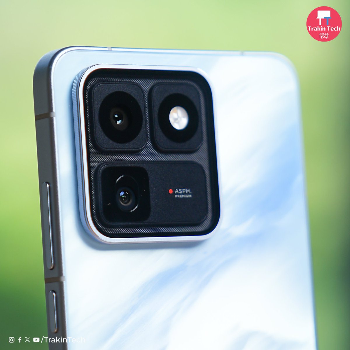 TrakinTech's tweet photo. iQOO 15T is in the house 🔥

📱6.82" 2K 144Hz LTPO AMOLED Display
💾MediaTek Dimensity 9500 Monster Edition SoC
📷200MP (Main) + 50MP (UW) Rear Cameras
🤳16MP Front Camera
🔋8000mAh Battery 
⚡100W (Wired) Charging
⚙️Android 16 , OriginOS 6

What should be its India price? 🤔 🇮🇳 https://t.co/Umu4sjuYWN