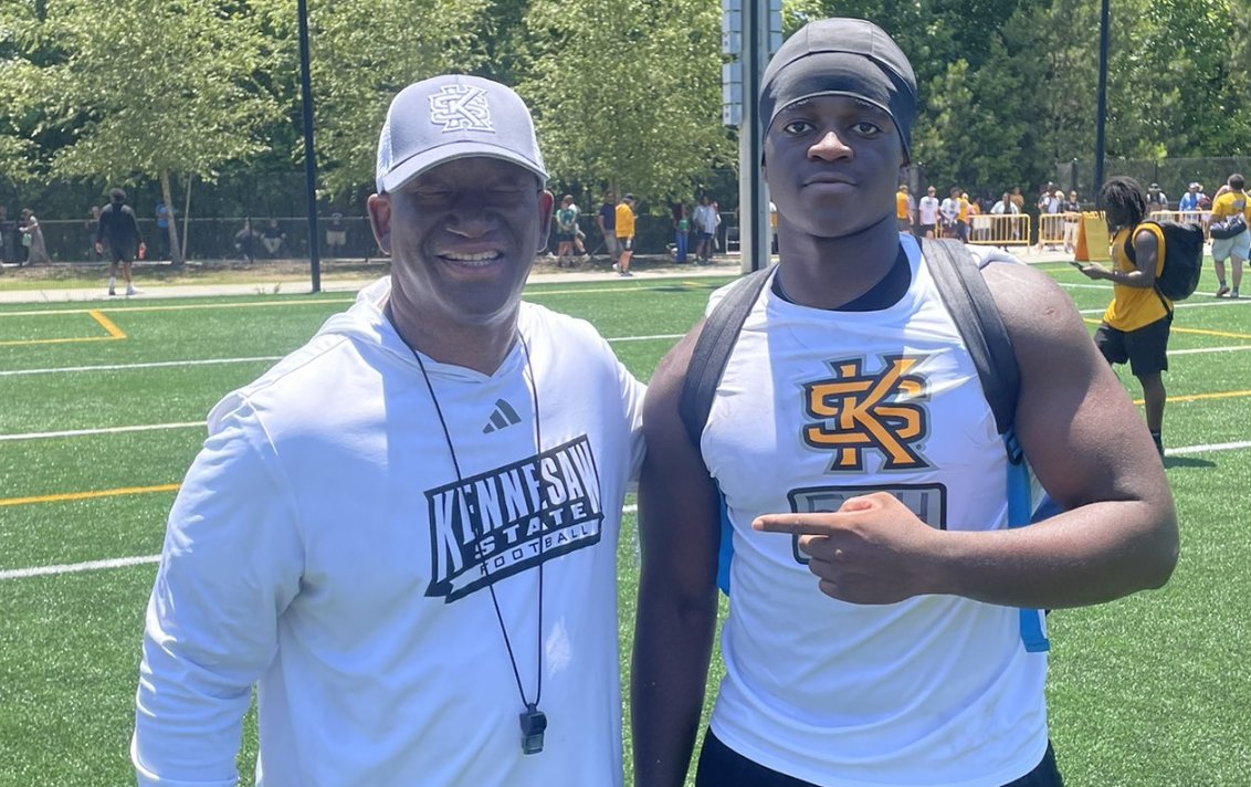 sixstarfootball's tweet photo. EVENT COVERAGE | Several Prospects Impress in the Trenches at Kennesaw State Mega Camp

📍 Kennesaw State Mega Camp | Kennesaw, GA
📈 Their performances helped generate recruiting momentum and elevate their standing on the recruiting trail
📖 Full recap + scouting reports now live!

STORY ▶️ https://t.co/RSBbhYTAIh 

@IzayiahBray @Willbromjt @LandonCoffey152 @VladanDjokovic @ekechukwu_52479 @KwameEzell @EthanFord76 @CruzGarcia2029 @AmeirGreen @HowardQuin97015 @jrwantnext55 @ashton_hunt87 @BobbyKadiri85 @oli_leonard_ @GriffinLewis27 @LiamLudwig47312 @bryce_mart33210 @JaydonMcGrier @jaynel_97 @OwensDarre37220 @aik_peitz @MerinoSamnik @etj6741 @ColeTurner2029 @PaxtonUssery @GarrettVitter @ChrishaunWebb @slade_wittstock