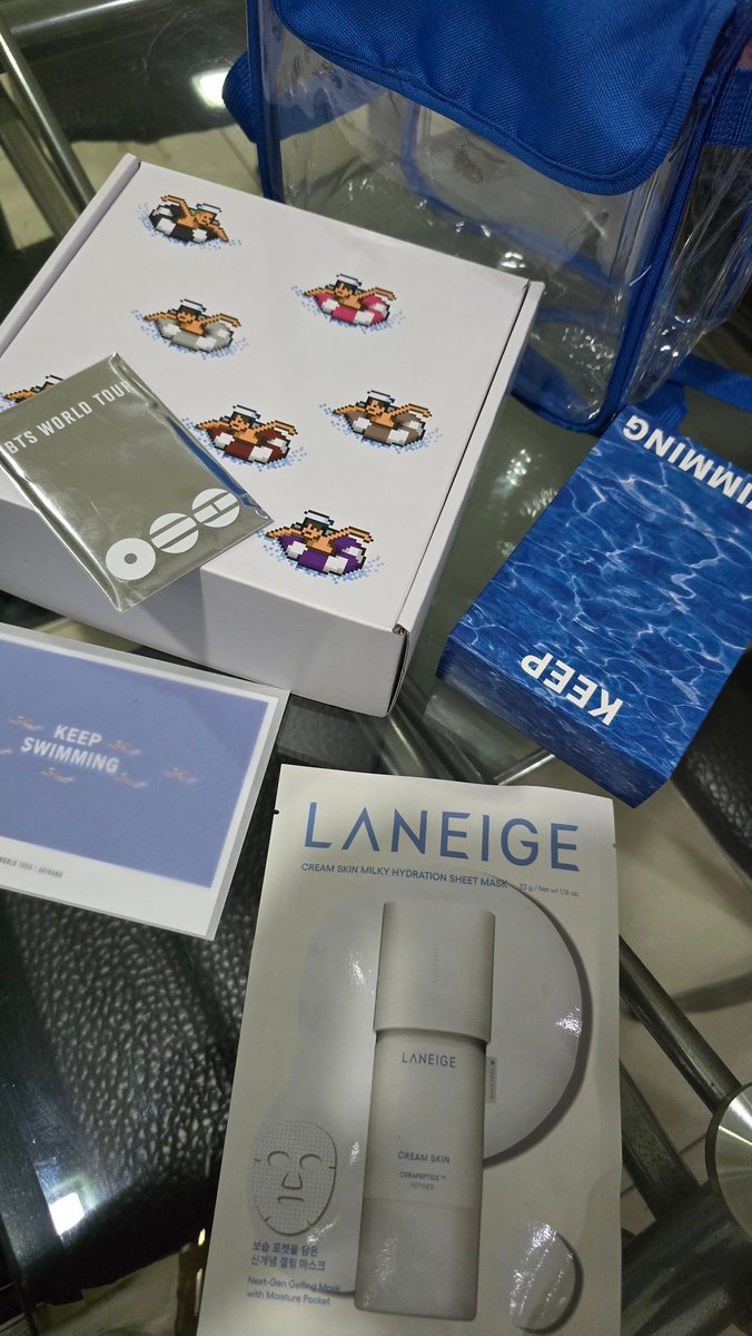 emyborahae's tweet photo. How lucky am I as a fan to have received a gift prepared by the artists she loves? https://t.co/oeApPPZFH5