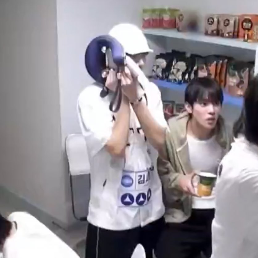 shinehwan_'s tweet photo. 来たこの帽子 https://t.co/5ZL3UJM8H6