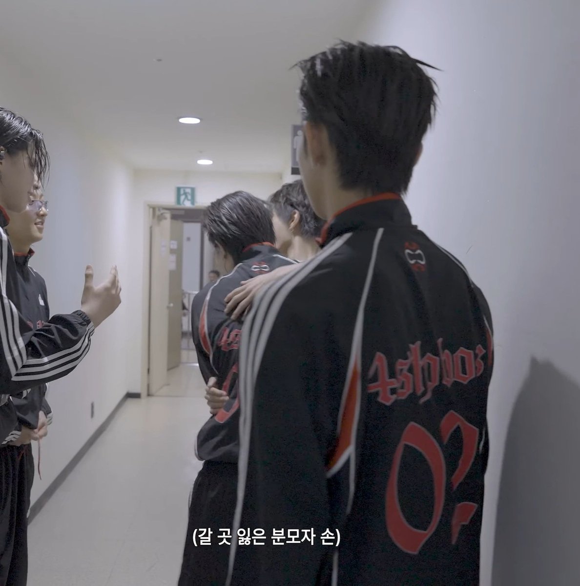 madeingosari's tweet photo. 김룰 뒷통수만 보이는데 시선이 어떻게 이동하는지 다 파악됨
어깨 왼쪽허리 오른쪽허리 https://t.co/2azoJSDTwq