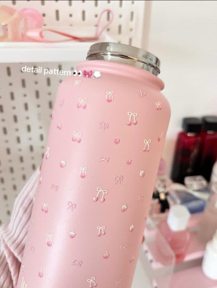 thirtyprly's tweet photo. Nemu tumblr warnanya lucu banget ya ampun!!!! matcha stobelii versi Tumbler !! wajib punya sih🍓💚😭🫵🏻 https://t.co/tVmp0PhzbV