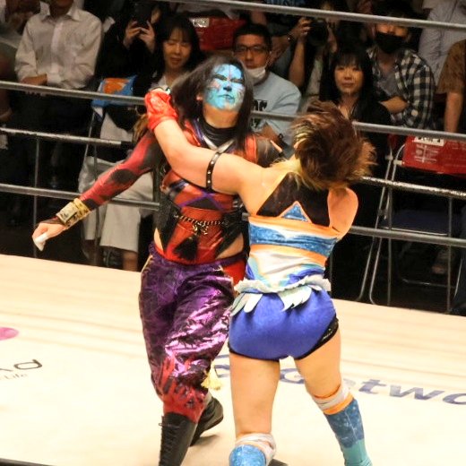 kakutolog's tweet photo. 6 #WRESTLEMAGIC #wrestleUNIVERSE 後楽園

GHC女子王座決定戦
⚪️MIRAI
 vs.
⚫️愚零闘咲夜

12分08秒、踏み込んだラリアットで決着。MIRAIが第4代GHC女子王者となる。セコンドについたサスケとのみちのく愛がベルト奪取で結実した。 https://t.co/hlCF6VjrvJ