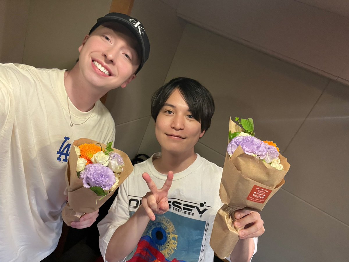 bscradio_jp's tweet photo. ✨最新回公開!!✨
#ニコラスエドワーズ と #佐々木直人 の
「英語を深掘り・海外ヒットソング」

第100回・前半🎙️
ついに節目の第100回！

今回はこれまで番組でご紹介してきた楽曲の中から、
特に印象に残っている楽曲を振り返っていきます🎧

100回の思い出とともに、ぜひお楽しみください！✨

▼auミュージックパスで聴く
https://t.co/j6YUo8Yb7G

▼KKBOXで聴く
https://t.co/ndPkT11UGO

#NNヒット