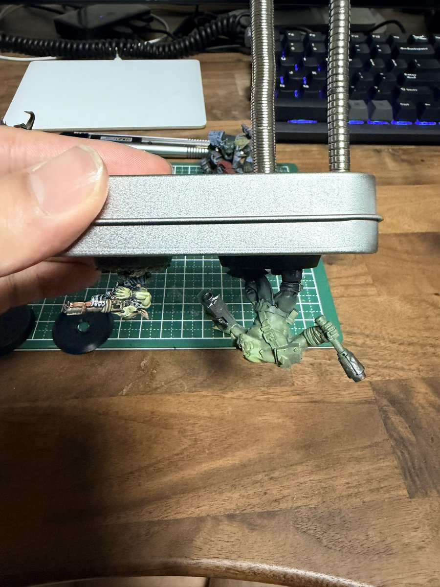 WarTrackStore's tweet photo. マグネタイズ用インサートを開発中です。ミニチュアベースの裏面に接着することでトタンボックスなどでの運搬時に固定することができます。
週末までには販売を開始してみなさんが新しいミニチュアを手にいれたさいのお供になれるようになれれば良いなと思っております。 https://t.co/8u0x8Ick5X