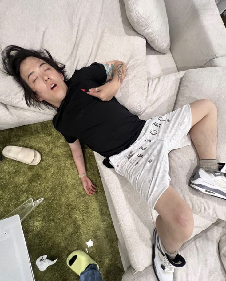 Jonnabeotim's tweet photo. 새벽 3시에 이지랄로 잠들고 11시에 일어나고 싶음 https://t.co/DdnzawQGk8