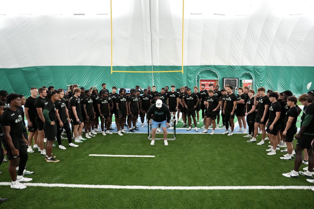 GreenWaveFB's tweet photo. Beating the rain 💨💨💨

#UptownFootball | #AIE https://t.co/eoNRndKTCW