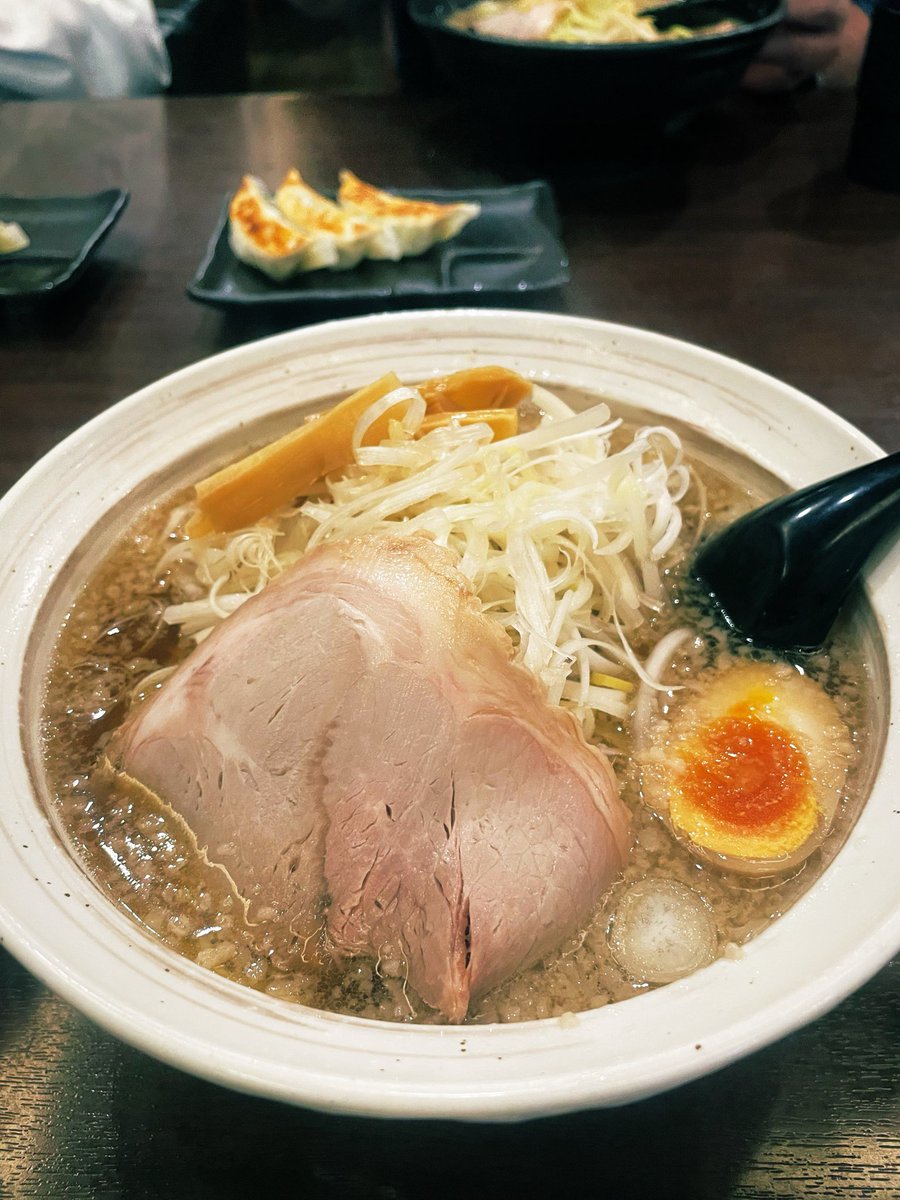 mama0308's tweet photo. 本日の現場飯。幕張の麺や陽空（はる）うまいっ！！お昼時間は満席！ https://t.co/Z9WGUcJrZV