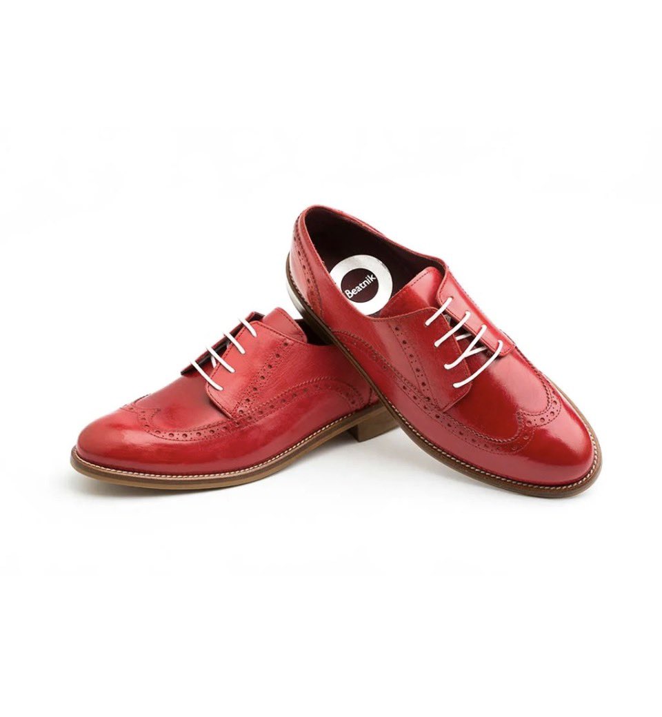 beatnikshoes's tweet photo. Desde el corte de la piel hasta el cosido de la suela, cada detalle se realiza con el mismo cuidado que ha definido la fabricación tradicional de calzado en Almansa durante generaciones.

#beatnikshoes https://t.co/foGQ4gvq3I