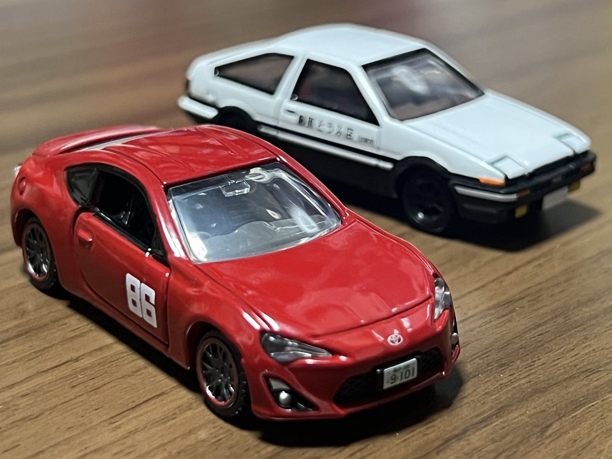 Ryos_Room's tweet photo. MFゴースト
トヨタ 86 GT（片桐夏向）

トヨタがスバルと共同開発した
FRスポーツカー
初代 ZN6型の86
FA20型 2.0L 水対4
200PSを搭載
スバル BRZとは姉妹車

MFゴースト劇中にて
主人公、片桐夏向の登場車

8月に昴と彗星のBRZが出るので
入手しちゃいましたw
通常トミカと結構違う‼︎ https://t.co/SjTdyV3JmK