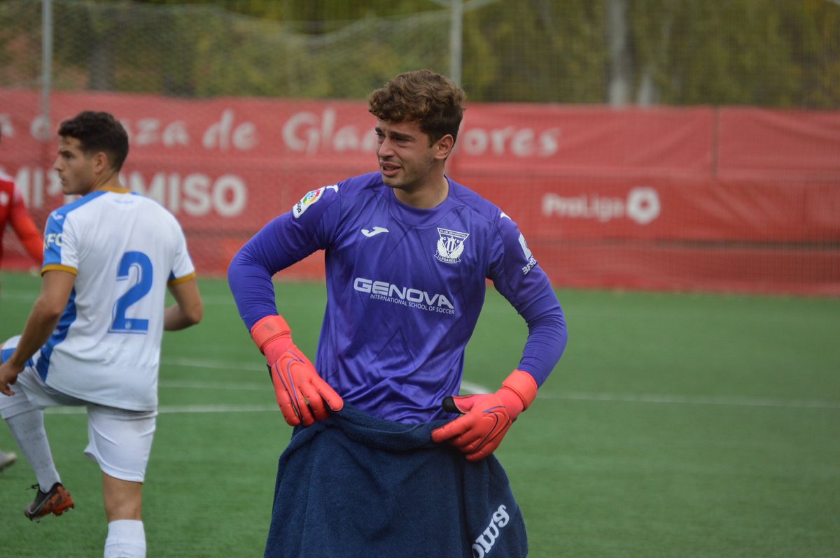 ivannnich's tweet photo. Hace 6 años llorabas por mi lesión. Ayer disfrutábamos de una final nacional de ascenso a 2ªRFEF. 

Que bonito es el fútbol… https://t.co/AgR5Gf6Pkl