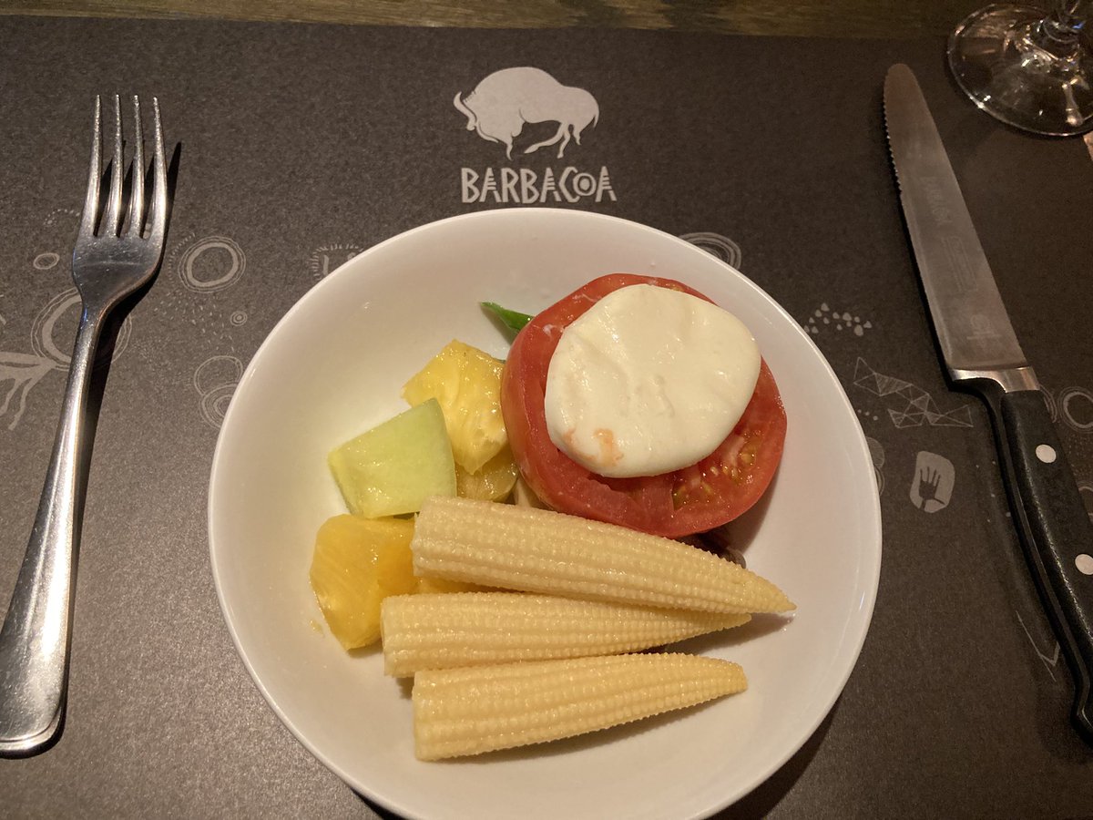 alinamine9's tweet photo. 先日はシュラスコの名店、バルバッコアに初めて行きました。サラダ食べ放題、お肉食べ放題！でも一番美味しいのは焼きパイナップル（笑）。デザートもブラジル風のものが色々あって美味しかったです。また行きたい‼️ https://t.co/SI8hwnWMYr