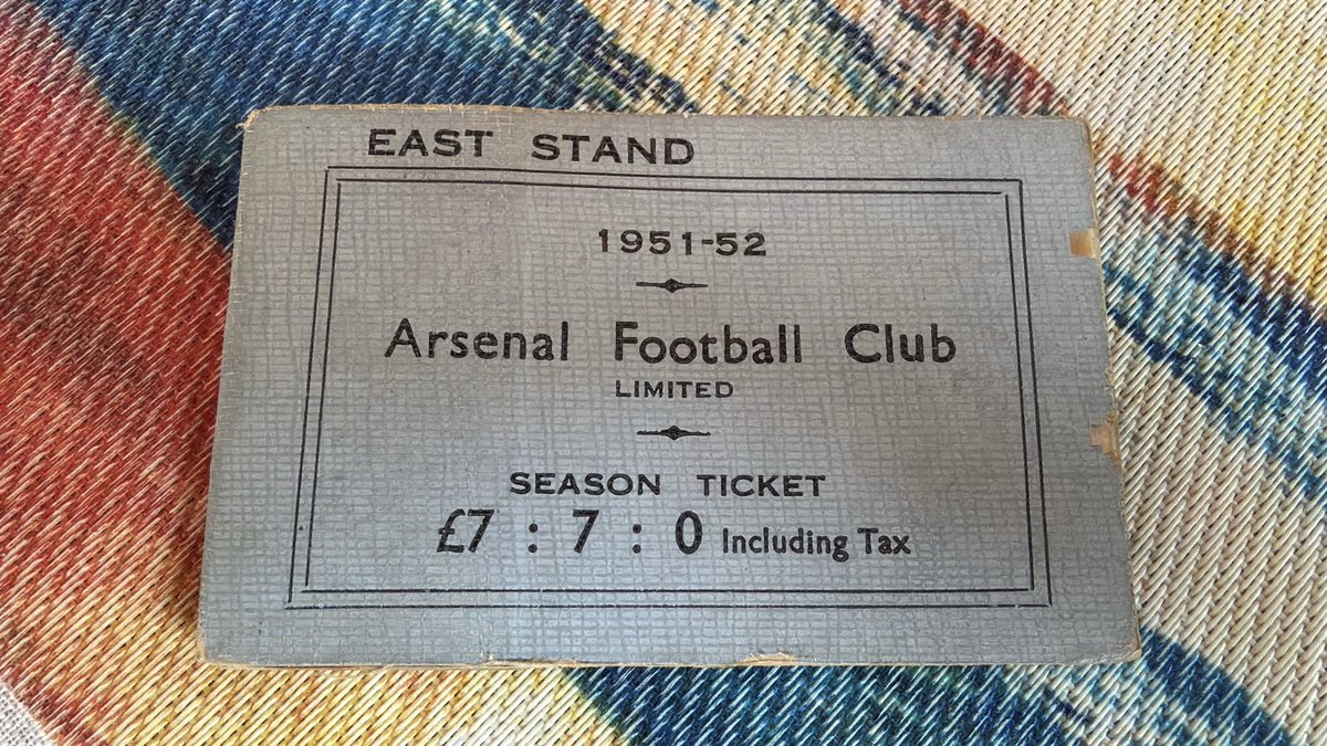 lulunix's tweet photo. Do you reckon I could get some type of loyalty bonus @Arsenal  @DarrenArsenal1 https://t.co/c8Zn5e9UXH