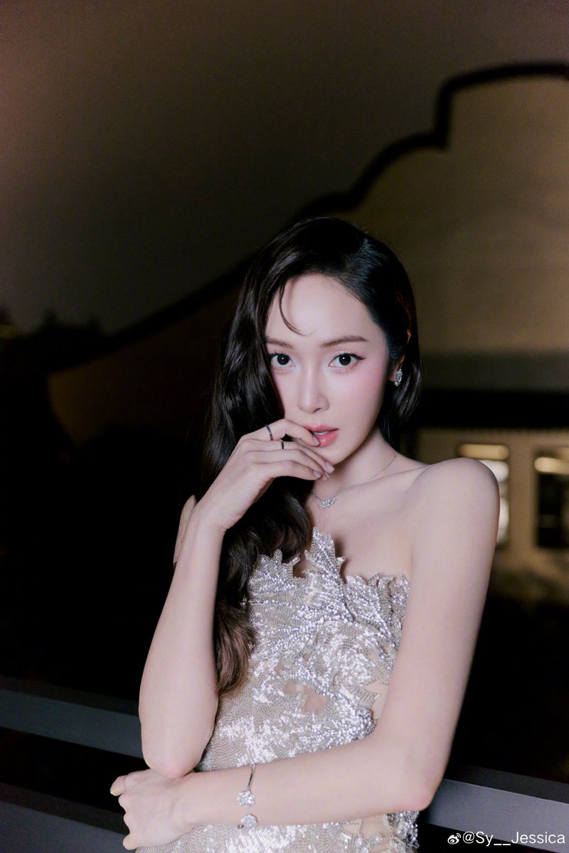 GR26Sic18's tweet photo. [2026.06.15_Weibo] (1)
Sy__Jessica: 繁星点点的夜里🌙🫶🏻💫✨

: https://t.co/THR4aOQ1N9
#제시카 #JessicaJung #郑秀妍 https://t.co/7CHEfbtWnk