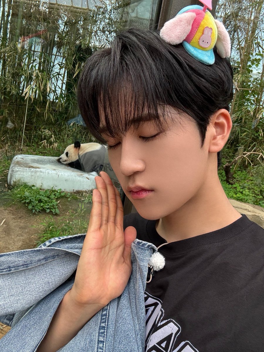 LUN8_members's tweet photo. [#준우]
3주년 축축축🖤🖤

#루네이트 #LUN8 #jun https://t.co/drIGpvb3mr