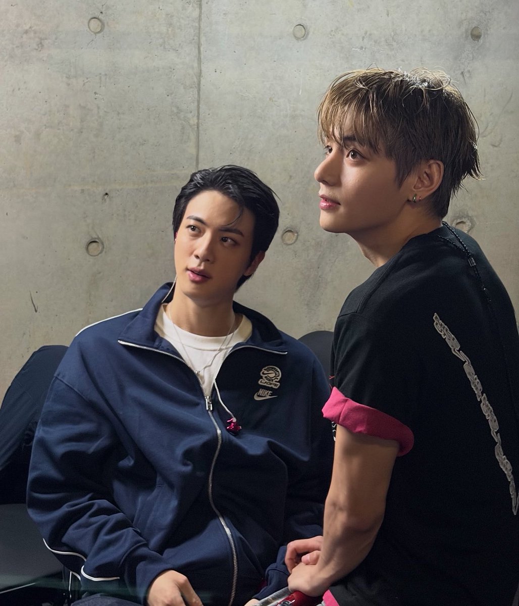 taejinglued's tweet photo. #taejinglued https://t.co/zbpsHePVWj