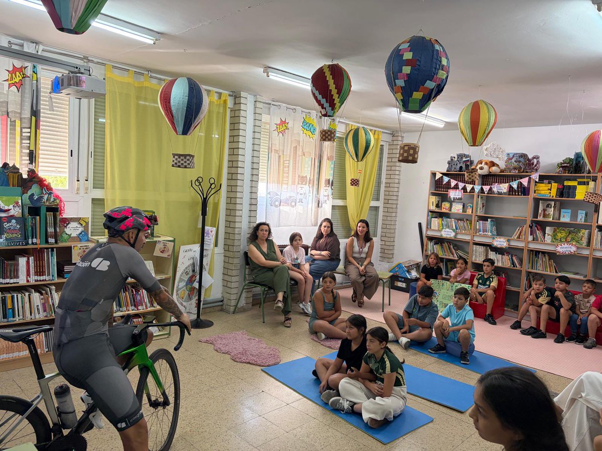 rubentanco43's tweet photo. Empezamos el lunes de la mejor manera en el CEIP Santa Engracia de Badajoz con el proyecto SUPERACION SOBRE RUEDA Rueda de  @_FundacionCB 

Buenas vacaciones a todos 🩷 https://t.co/STuPWrRO1v