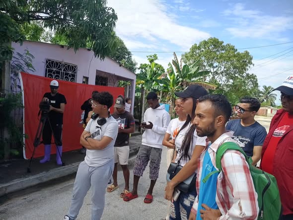 CNCTVGranma's tweet photo. La #RedJuvenilComunitaria en el Consejo Popular Areopuerto Viejo con el  apoyo incondicional fe la Red HSH y la prevención de las enfermedades de transmisión sexual.
Se activan los proyectos #ConcienciaJoven y #AquiConMiBarrio https://t.co/bP2d727Ujj