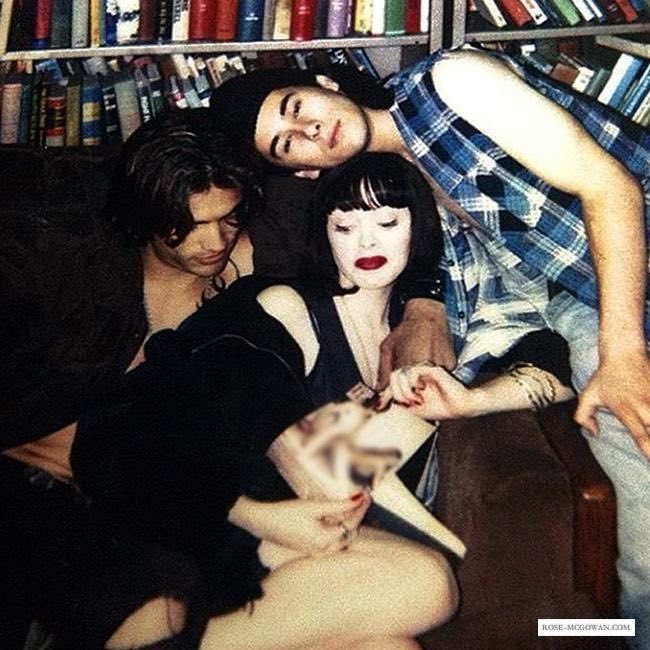castcredits's tweet photo. The cast of Gregg Araki’s ‘The Doom Generation” ‘95 Behind The Scenes https://t.co/pppwNVRNpS