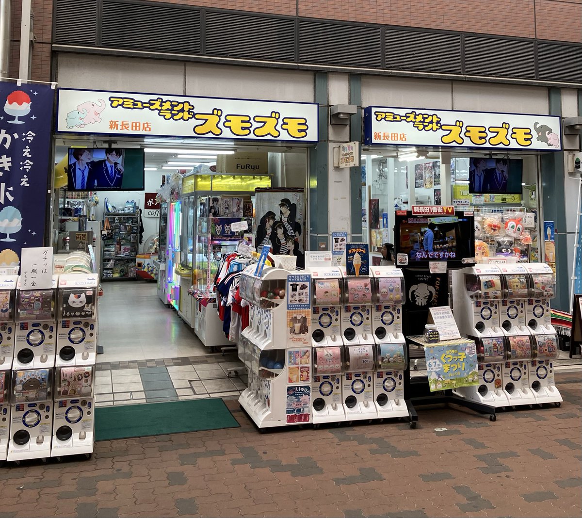 RYOTArwrn's tweet photo. 神戸の新長田は、鉄人28号の巨大な像が有名ですが、それ以上にアミューズメントランドズモズモの前に設置されていたウルトラマン（ジャックのリペイント）にグッときました。昭和47年製で30円入れると、今も稼動してくれるそうです。超貴重！#レトロ https://t.co/BlskCq0lCG