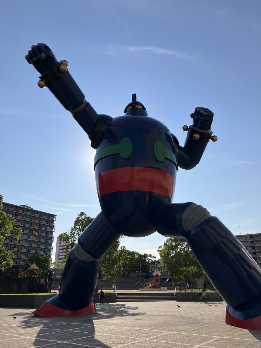 RYOTArwrn's tweet photo. 神戸の新長田は、鉄人28号の巨大な像が有名ですが、それ以上にアミューズメントランドズモズモの前に設置されていたウルトラマン（ジャックのリペイント）にグッときました。昭和47年製で30円入れると、今も稼動してくれるそうです。超貴重！#レトロ https://t.co/BlskCq0lCG
