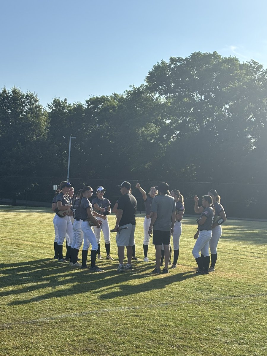 OutlawsPrem2030's tweet photo. Mother Nature 🌧️ had other plans for ☠️🥎 60 legit teams from across the country in the middle of 🎶 city, learning to play through adversity and show up-no matter what, would have loved to see the bracket play out
W 5-0 TX Blaze Gold
L 2-1 IN Magic Gold Futures 
W 8-4 Indy Chaos https://t.co/4lBj2uzPn3