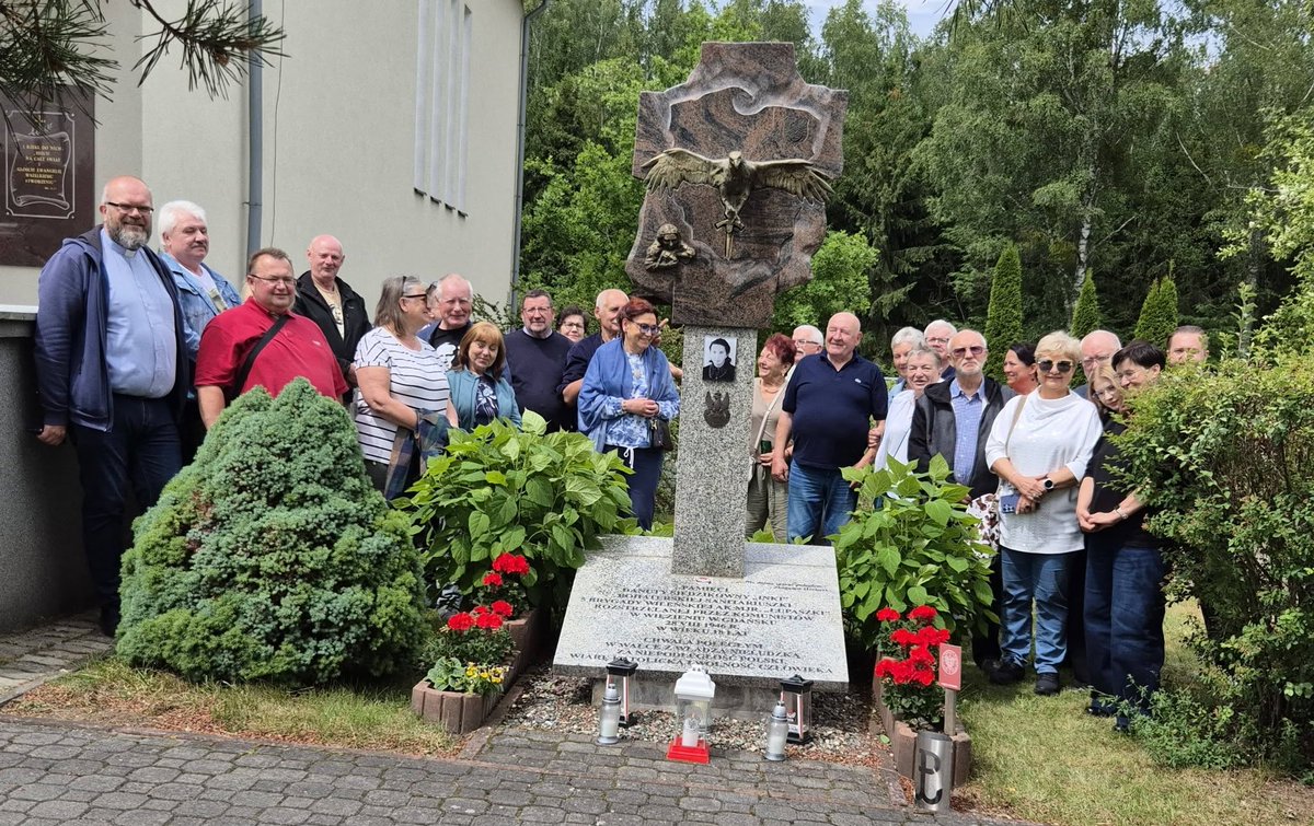 OdraNiemen's tweet photo. Za nami IV Spotkanie Rodzin Żołnierzy Wyklętych w Hodyszewie. Kolejny raz spotkaliśmy się z rodzinami Żołnierzy Wyklętych, aby wspólnie pielęgnować pamięć o bohaterach polskiego podziemia niepodległościowego oraz o ich najbliższych. 
#sanktuariumMatkiBożejPojednania #sonpodlasie https://t.co/o6BHmwdQPk