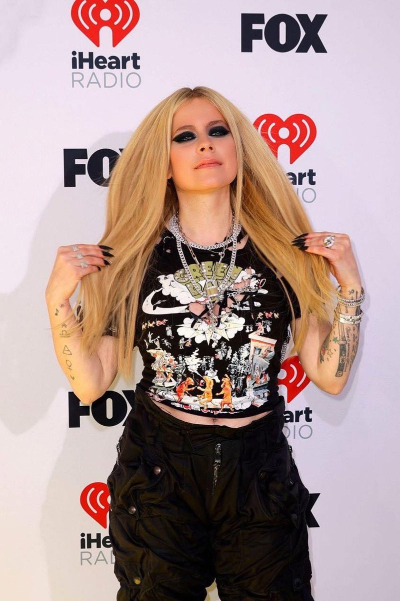 SUPPORT 4 AVRIL | Fan Account tweet media