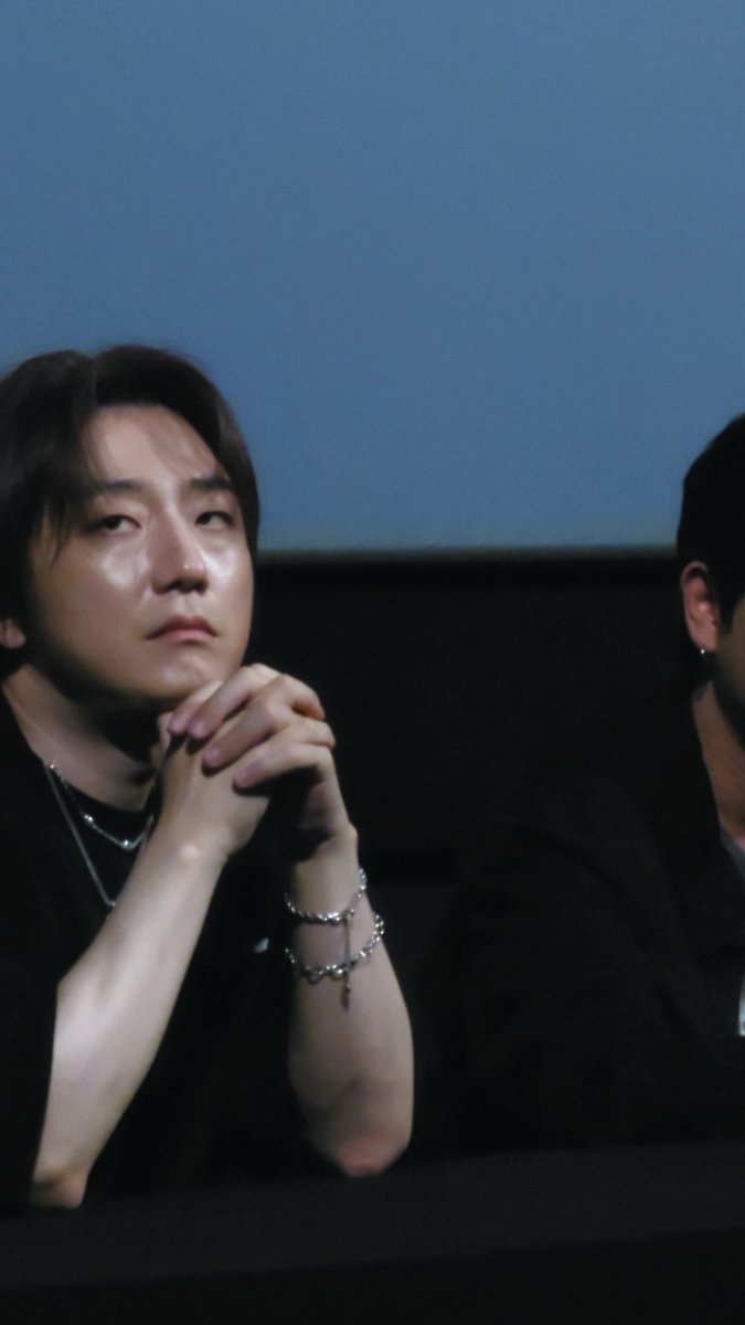 dolpin_jumping's tweet photo. 누.누.눅.구세요.
(용산을 예매하며) https://t.co/MDj22yubU9