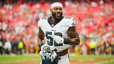 StoneXDigital's tweet photo. Three-time NFL Pro Bowler appears to be coming out of retirement. The Philadelphia Eagles have released edge rusher Za’Darius Smith off the reserve/retired list, Smith would be open to playing again in the right situation. https://t.co/SzlQKG2Cm8