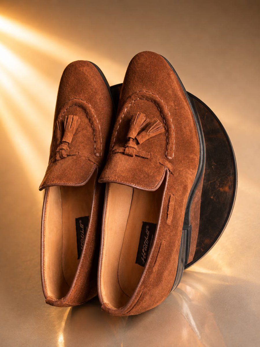 HefRWorld's tweet photo. Brown never goes out of style. 🤎 Premium loafers available now. Send us a message to order yours today. 👞✨
#Hef'Rworld #MensFashion #Loafers #LuxuryShoes #ClassicStyle #HandmadeShoes #NajiaFashion #FashionInspo  #ShoeLovers #NigeriaStyle #PremiumFootwear #StyleForMen https://t.co/90bMPCO52f