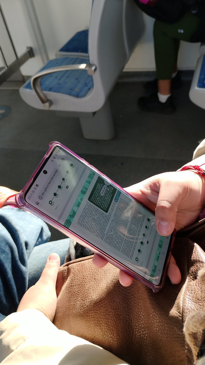 solecienta1's tweet photo. @aby_teso chicas aby está haciendo un trabajo práctico en el tren no da https://t.co/02lhbELYTx