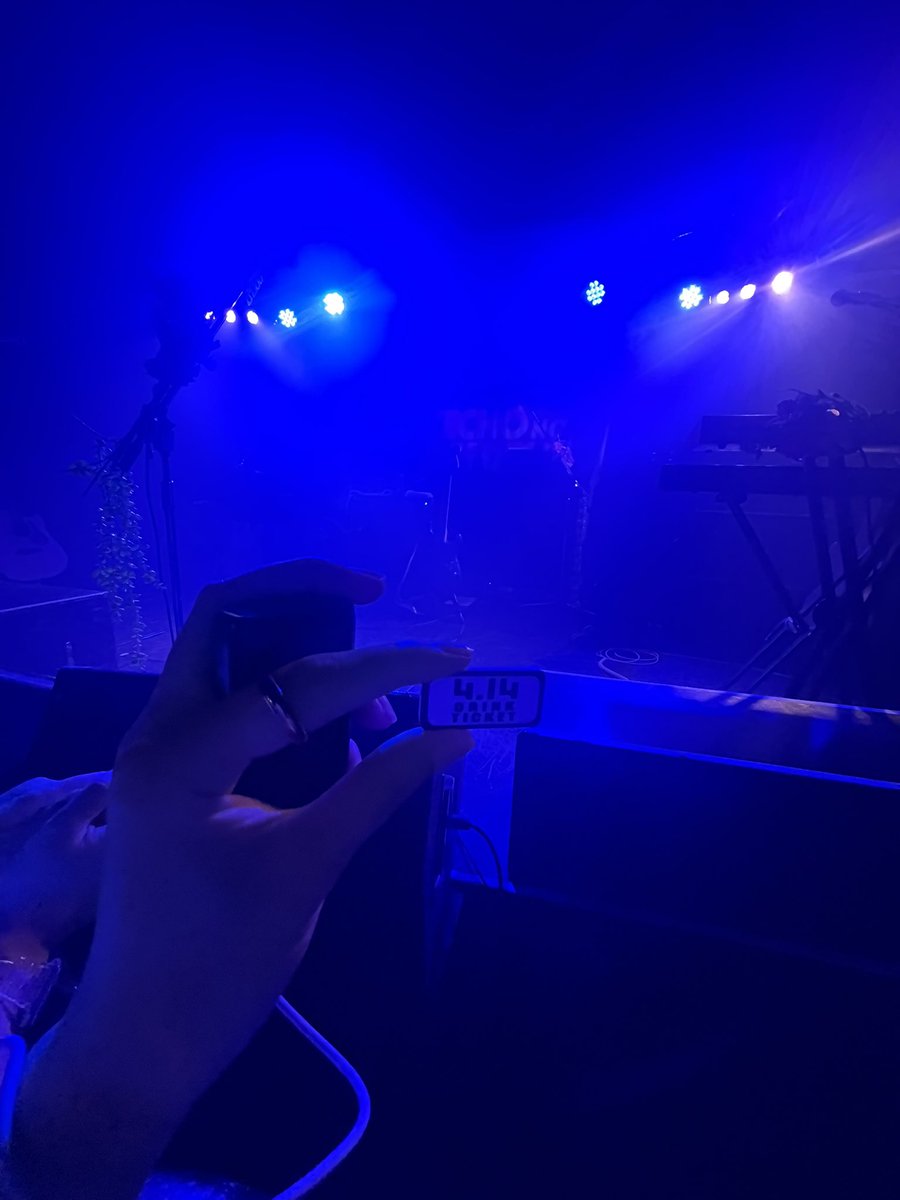 __nn0730__'s tweet photo. チェコで久しぶりの広島！ご飯もお酒も美味しいし、なによりライブが最高すぎる、ちょっと泣いた、渋谷もたのしみだー！☘️ https://t.co/Takg78yJz3