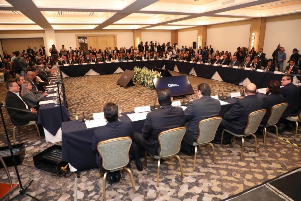 UGTElSalvador's tweet photo. El Ministro de Trabajo @RolandoCastroSv anunció que esta semana se desarrollará una sesión solemne del Consejo Superior del Trabajo, marcando una nueva etapa para El Salvador en materia laboral.

El funcionario destacó que el país inicia un camino con nuevas oportunidades, fortaleciendo el diálogo social y proyectando una imagen renovada ante la comunidad internacional.

“Hoy mostramos al mundo que cuando trabajadores, empleadores y Gobierno trabajan unidos, es posible construir grandes resultados para nuestra nación”, expresó el Ministro de Trabajo @RolandoCastroSv.