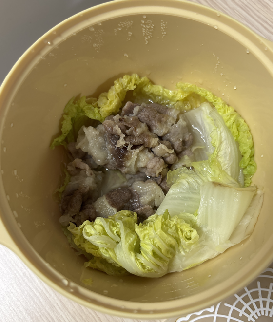 0629lan's tweet photo. 아니 아까 야채찜 왼쪽처럼 이렇게 한가득 넣었는데
꺼내보니까 오른쪽 되어서
뭔가 세후/세전 느낌이라 기분이 이상햇슨... https://t.co/ZFiHLHGrSJ