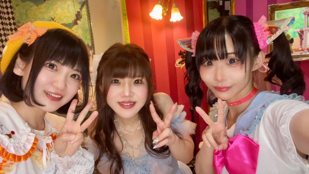 WomanSD_senshi's tweet photo. 昨日はあまりちゃんのBDライブ、ご来場くださった方ありがとうございました✨

あまりちゃんのドレス姿まじプリンセスだった😭👑

最後みんなでステージに立った時、泣きそうで必死に我慢してた😂
写真ある人は戦士の顔見てw

あと、りなちと今西にうん年ぶりに会えて嬉しかった〜😭✨話し足りん！！ https://t.co/IaFCj5KDuE