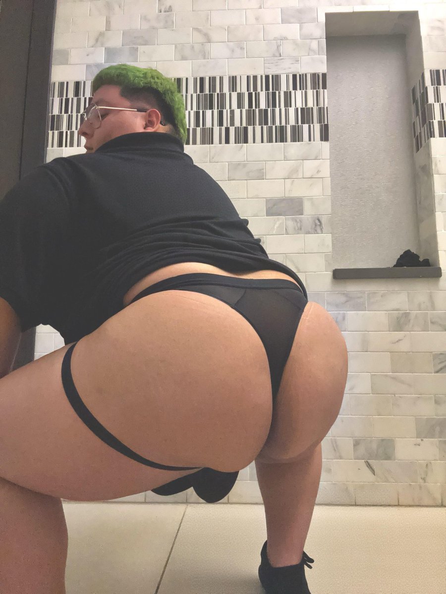 BottomChub_'s tweet photo. Horny asf anyone wanna fuck?, we can use my mask 🤭🥴#horny #gaysex #bigass #bubblebutt #chub #chubbybottom #gaychub #chaser4chub https://t.co/W3WhtrJVFj
