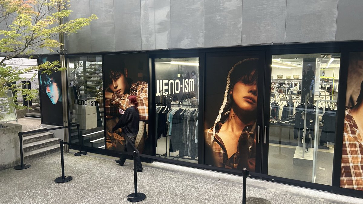 M2Oc3's tweet photo. 인기가 너무 많아서 팝업 첫날에 셔츠 말고는 다 품절됐어요…
WENO님 알고 계셨나요?😳

 #WENOISM  #andTEAM_NICHOLAS https://t.co/qXKH45Zfb0