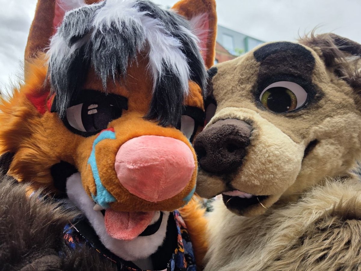 StaticFluffball's tweet photo. @MancFurs was hecking fun for me first time suiting ^_^

Suit by @PolkaSpots_ https://t.co/wufhkRQAfh