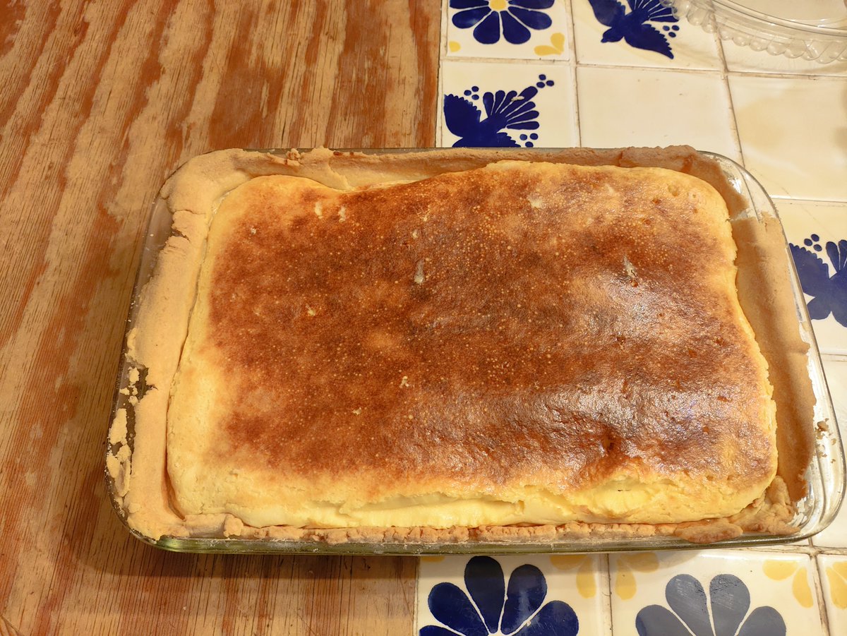 RicardoMtzCast's tweet photo. delicioso pay de queso que hice con mis sobrinitos Dany y Tadeo hoy les toco a ellos dos mi sobrinita Ivanna no estuvo pero ella hizo un pay de manzana conmigo  la vez anterior y también quedo muy rico

Saludos y bendiciones a todos

#PayDeQueso #cocinar #recetas #Mexico #viral https://t.co/nS8njGKMVb