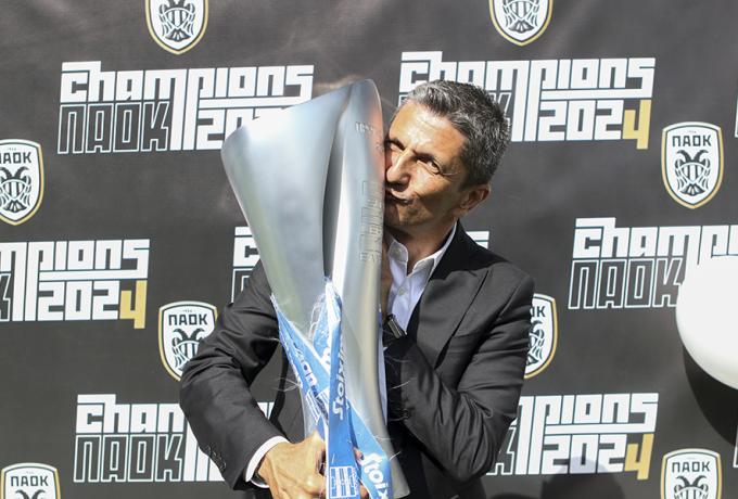 RedMustard4's tweet photo. Αντίο ΤΕΡΑΣΤΙΕ. 

Πάντα ένας από εμάς 🇷🇴 #PAOKfc https://t.co/GNZcBfLpKk