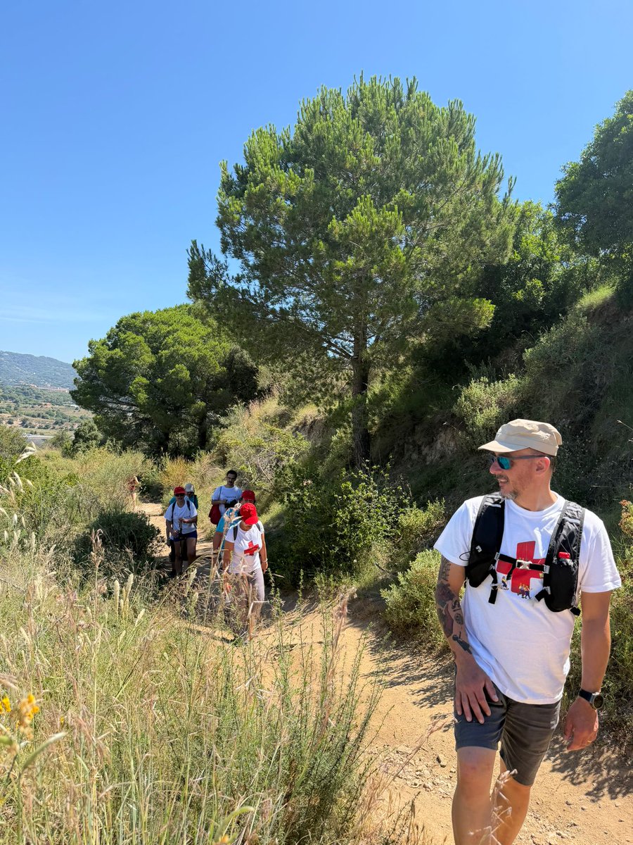 CreuRoja_Mataro's tweet photo. 📌A #CreuRojaMataró hem fet una caminada fins al Turó d'Onofre Arnau per les Cinc Sénies i hem netejat l'entorn!🌿
♻️Amb la iniciativa #proyectolibera de @seo_birdlife i @ecoembes hem recollit uns 15 kg de residus acumulats a #Mataró amb l'equip de #voluntariat i participants! https://t.co/9mXgzdEjYq